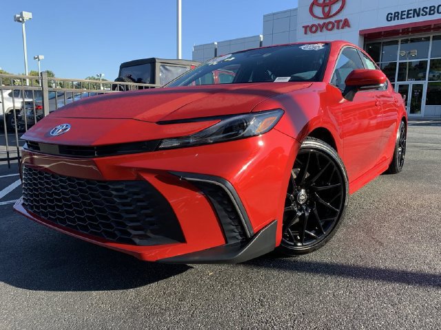 Used 2026 Toyota Camry SE w/ Convenience Package FWD image 4