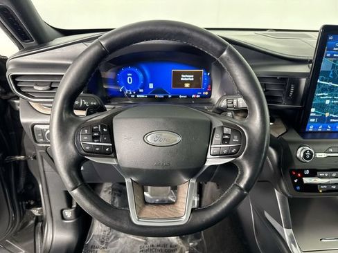 Used 2020 Ford Explorer Platinum w/ Premium Technology Package AWD/4WD image 11