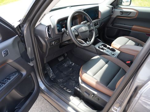 Used 2025 Ford Bronco Sport Outer Banks w/ Outer Banks Tech Package+ AWD/4WD image 15