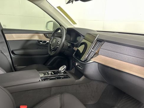 Used 2025 Volvo XC90 B6 Plus w/ Protection Package Premier AWD/4WD image 22