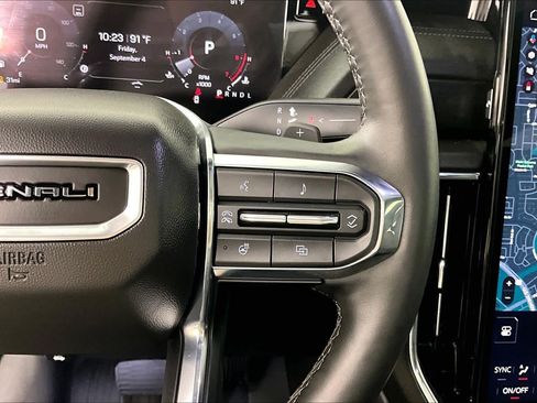 Used 2025 GMC Yukon Denali w/ Sun & Power Step Package RWD image 23