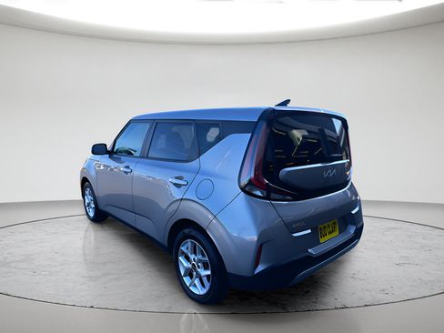 Used 2023 Kia Soul LX w/ Option Group 015 FWD image 5