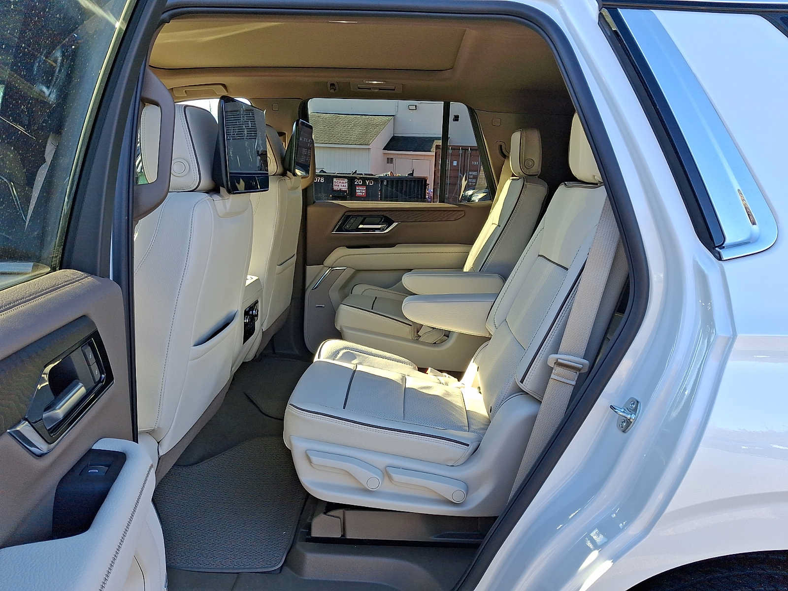 Used 2025 GMC Yukon Denali w/ Denali Reserve Package AWD/4WD image 11