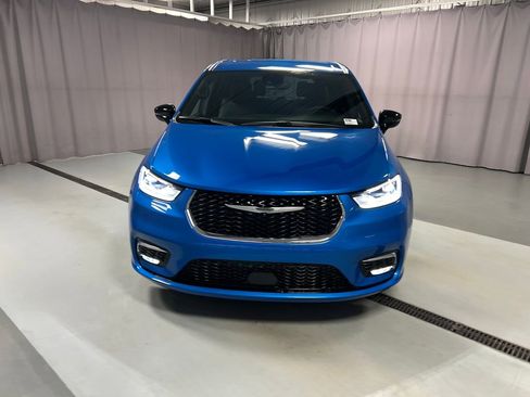 New 2026 Chrysler Pacifica Select image 2