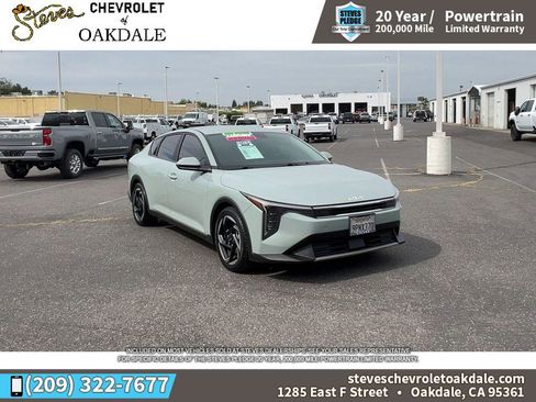 Used 2025 Kia K4 EX image 3