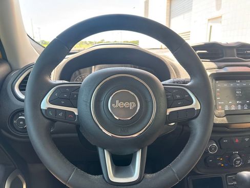 Used 2018 Jeep Renegade Latitude w/ Popular Equipment Group FWD image 20