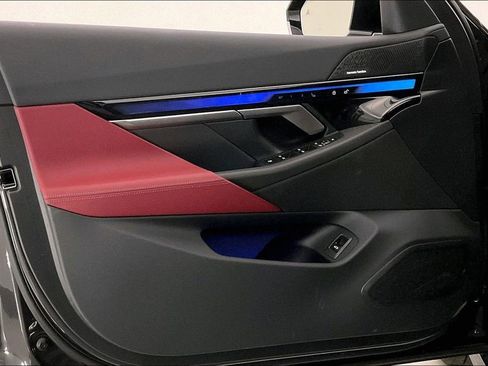 Used 2025 BMW i5 xDrive40 w/ Premium Package image 24