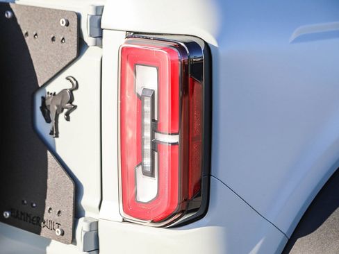 Used 2022 Ford Bronco Badlands image 9