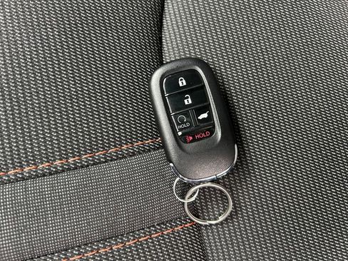 Used 2025 Honda Pilot Sport image 34