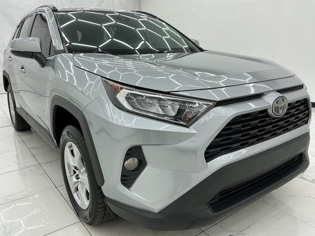 Used 2020 Toyota RAV4 XLE FWD image 3