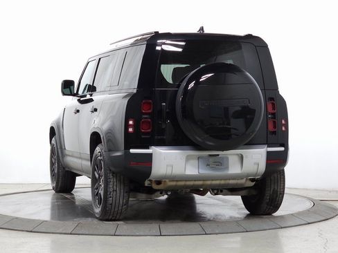 Used 2025 Land Rover Defender 110 S image 3