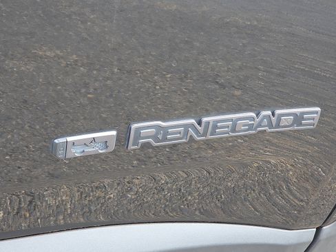 Used 2021 Jeep Renegade Latitude image 6