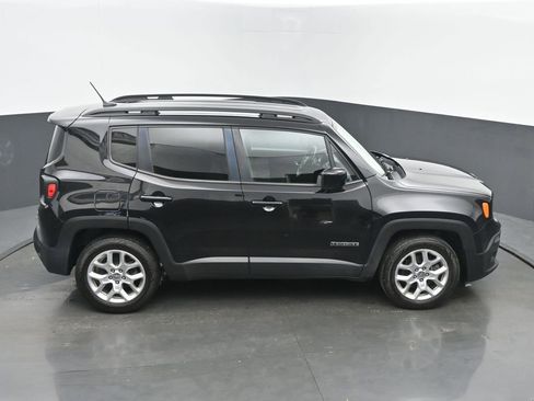 Used 2017 Jeep Renegade Latitude FWD image 41