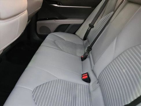 Used 2020 Toyota Camry SE image 17