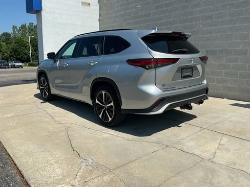Used 2021 Toyota Highlander XSE AWD/4WD image 10