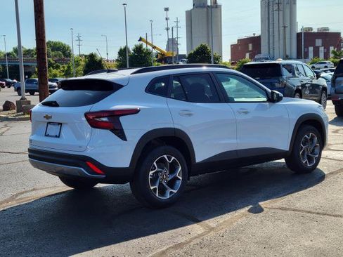 New 2026 Chevrolet Trax LT w/ Sunroof Package FWD image 2