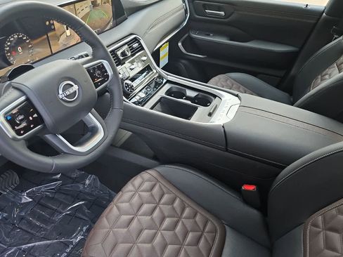 New 2025 Nissan Armada Platinum w/ Convenience Package image 11