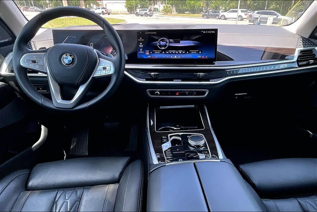 Used 2026 BMW X7 xDrive40i AWD/4WD image 6