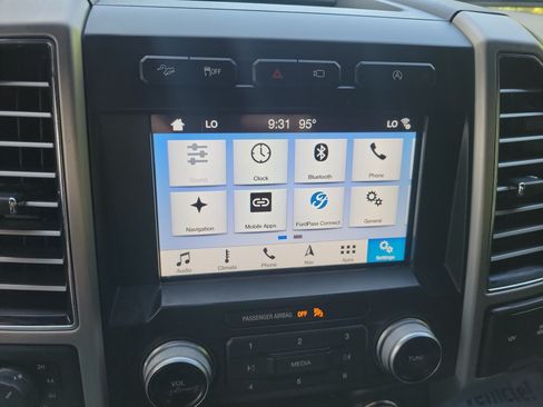 Used 2019 Ford F150 Platinum w/ Equipment Group 701A Luxury AWD/4WD image 15