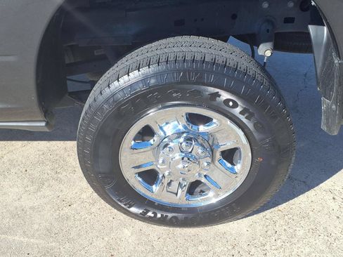 Used 2025 RAM 2500 Tradesman w/ Chrome Appearance Group AWD/4WD image 9