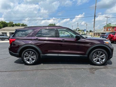 Used 2022 Ford Explorer XLT AWD/4WD image 9