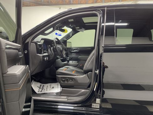 Used 2025 GMC Sierra 1500 AT4 w/ AT4 Premium Package image 9