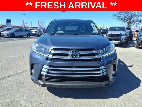 Used 2018 Toyota Highlander Limited Platinum image 3