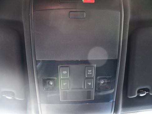 Used 2022 Volkswagen Atlas Cross Sport SE image 28