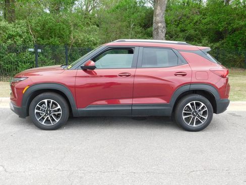 Certified 2025 Chevrolet TrailBlazer LT image 2