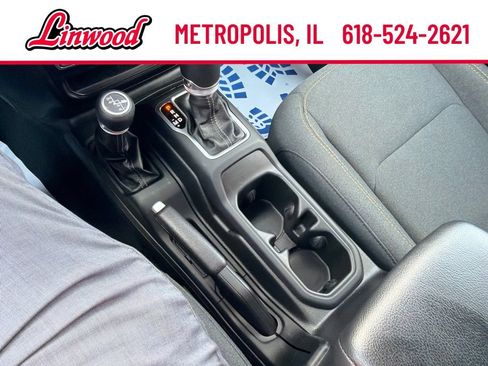 Used 2025 Jeep Wrangler Sport AWD/4WD image 19