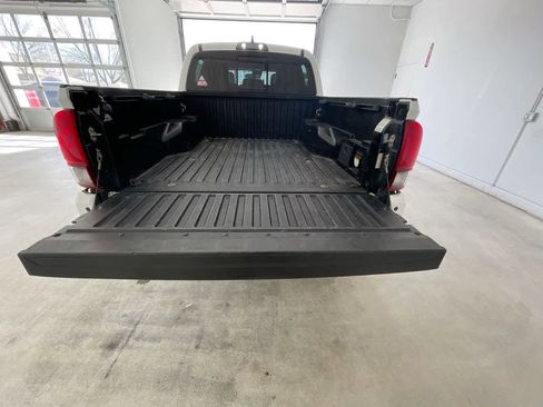 Certified 2019 Toyota Tacoma TRD Off-Road image 24
