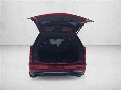 Used 2022 Cadillac XT6 Premium Luxury w/ Technology Package FWD image 3