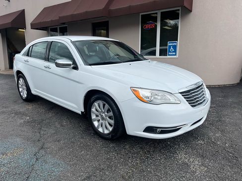 Used 2013 Chrysler 200 Limited FWD image 3