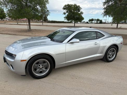Used 2010 Chevrolet Camaro LS image 3