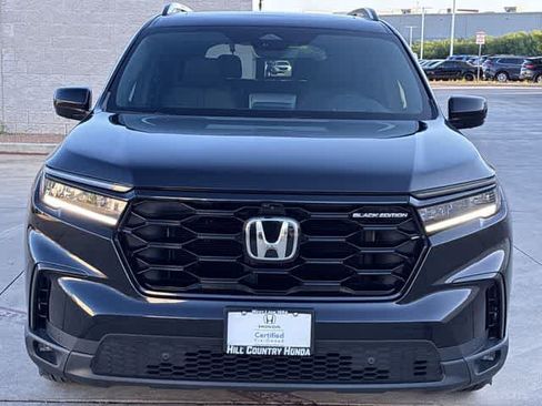 Certified 2025 Honda Pilot Black Edition image 9
