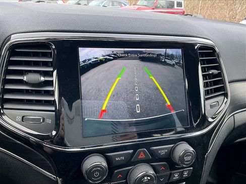 Used 2022 Jeep Grand Cherokee Limited w/ Tech Group image 18