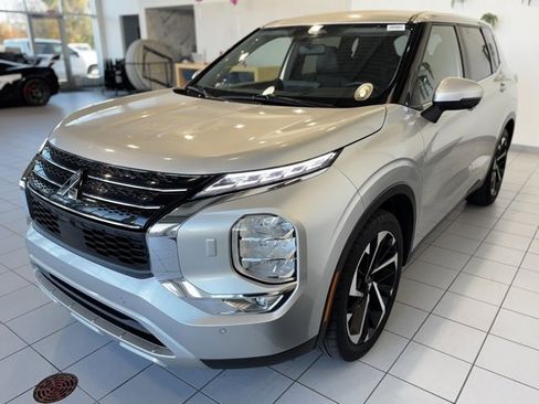 Used 2024 Mitsubishi Outlander SE image 33