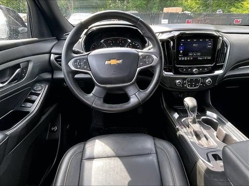 Used 2023 Chevrolet Traverse LT w/ LT Premium Package AWD/4WD image 5