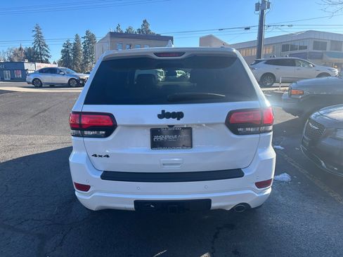 Used 2019 Jeep Grand Cherokee Altitude image 4