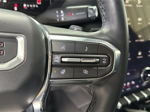 Used 2025 GMC Acadia Elevation image 28