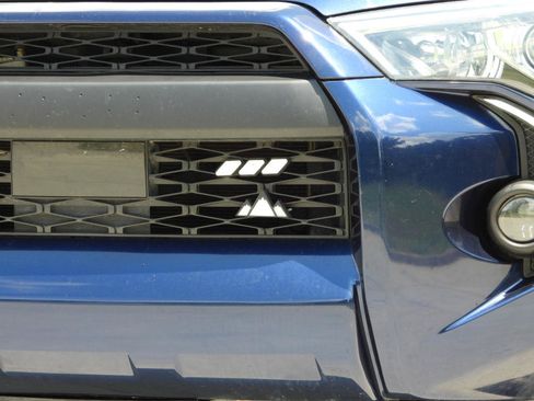 Used 2020 Toyota 4Runner SR5 AWD/4WD image 6