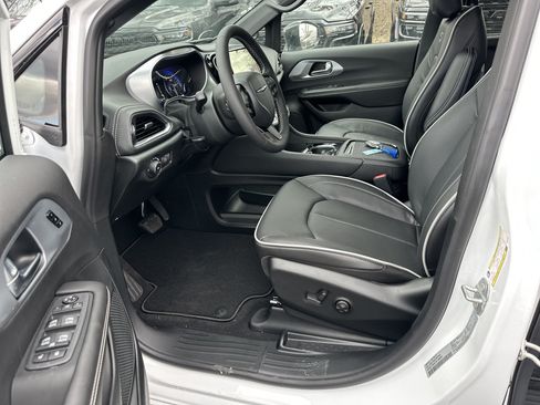 New 2026 Chrysler Pacifica Limited w/ S Appearance Package FWD image 27