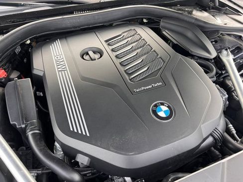 Used 2020 BMW 740i w/ Premium Package RWD image 39