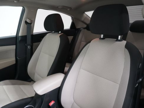 Used 2022 Hyundai Accent Limited image 10