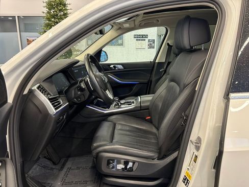 Used 2022 BMW X7 xDrive40i w/ Luxury Seating Package image 16