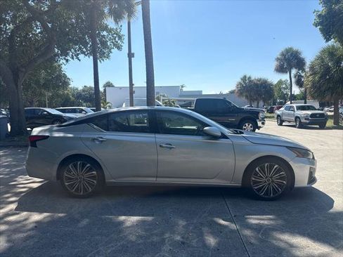 Used 2023 Nissan Altima 2.5 SL FWD image 6