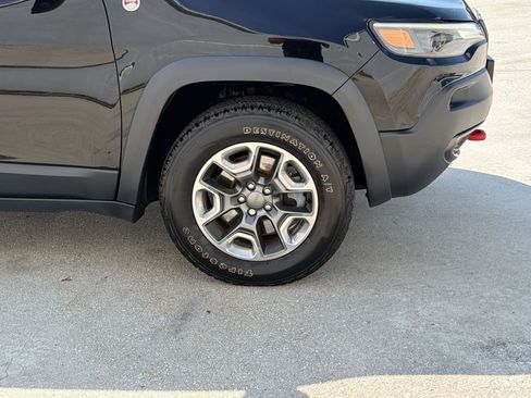 Used 2019 Jeep Cherokee Trailhawk w/ Comfort/Convenience Group AWD/4WD image 11