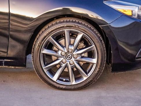 Used 2018 MAZDA MAZDA3 Grand Touring w/ Premium Equipment Package image 11