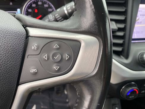 Used 2019 GMC Acadia SLT image 16