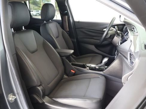 Used 2022 Buick Encore GX Select w/ Sport Touring Package FWD image 21
